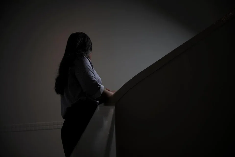 Seorang mangsa, yang hanya ingin dikenali sebagai Cik Nisha (bukan nama sebenar), mengalami gangguan dalam talian antara 2022 dengan 2024.