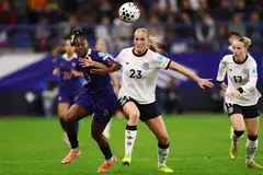 Melvine Malard, Camilla Kuver, Liga Negara-Negara Wanita, bola sepak