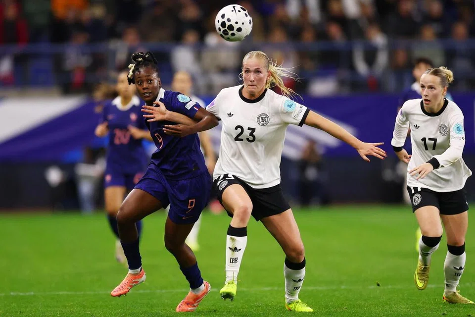 Melvine Malard, Camilla Kuver, Liga Negara-Negara Wanita, bola sepak