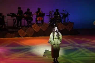 KUASA MUZIK: Pemuzik dan guru vokal, Syakirah Noble,menyanyikan lagi ‘Pulang Merantau’ semasa acara ‘Impact 2023’. Beliau amat kagum dengan kebolehan Allaharyaham Zubir Said dalam menulis lagu yang mampu menyentuh hati dan perasaan semua peringkat umur dan bangsa,  sesuatu yang ingin dicontohi dalam kerjayanya.