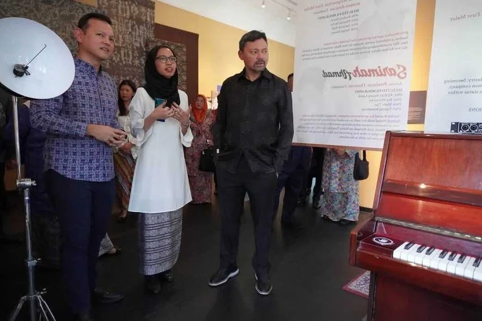 Putera Mahkota Brunei, yang juga Menteri Kanan di Pejabat Perdana Menteri Brunei, Putera Al-Muhtadee Billah, telah mengunjungi dua tapak warisan Melayu utama di Singapura, iaitu Masjid Sultan dan Taman Warisan Melayu (TWM), mendalami aspek sejarah dan warisan hidup yang dikongsi oleh Singapura dan Brunei, Pemangku Menteri Bertanggungjawab bagi Ehwal Masyarakat Islam, Encik Zaqy Mohamad, Program Pemimpin Muda (YLP) Singapura-Brunei yang ke-12