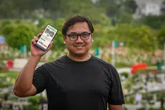 KHIDMAT BUAT  MASYARAKAT: Daripada masalah yang dihadapinya,Encik Ramzul Ihsan, telah melaksanakan aplikasi telefon bimbit Kubur Search, yang membantu orang ramai mencari kubur. 