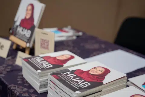 BUKU ‘HIJAB’, BUKA MINDA: Buku ‘Hijab’ adalah koleksi perkongsian 23 wanita dari latar belakang berbeza - dari Singapura, Malaysia dan Australia 
