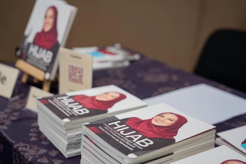 BUKU ‘HIJAB’, BUKA MINDA: Buku ‘Hijab’ adalah koleksi perkongsian 23 wanita dari latar belakang berbeza - dari Singapura, Malaysia dan Australia 