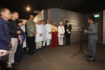 DOA BERSAMA: Encik Zaqy Mohamad (dua dari kiri) menyertai Presiden Tharman Shanmugaratnam (tujuh dari kanan) pada Ahad untuk bersama-sama dengan pemimpin-pemimpin agama di Singapura untuk mendoakan keselamatan dan kesejahteraan mereka yang terjejas oleh krisis kemanusiaan di Gaza.