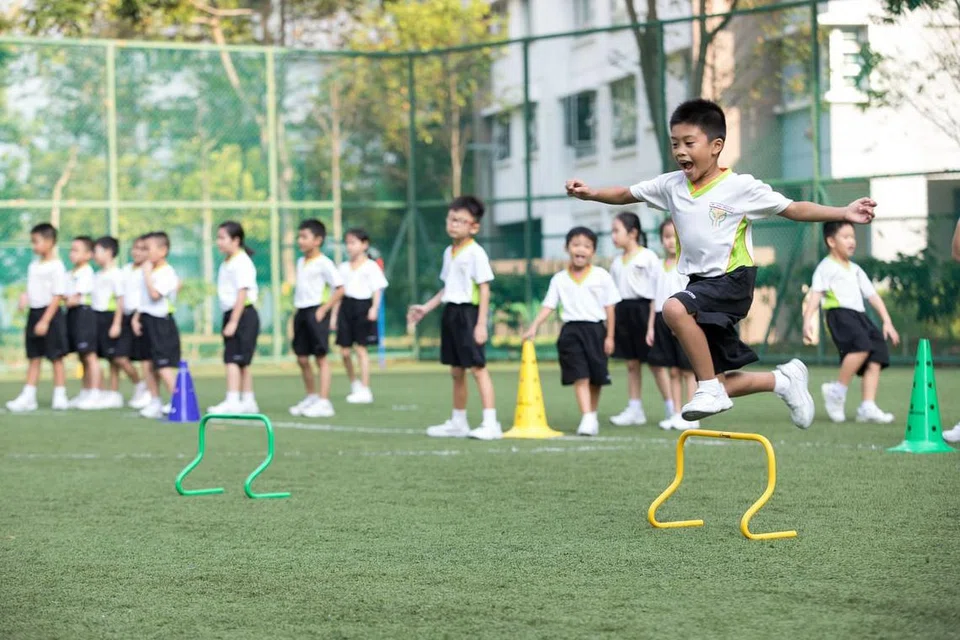 MEMASTIKAN SETIAP ANAK MUDA BERJAYA, TIDAK KIRA LATAR BELAKANGNYA: Dalam NDR 2019, PM Lee mengumumkan bahawa subsidi prasekolah bakal dipertingkat, yuran tahunan di Institut Teknologi Singapura (SIT) dan Universiti Sains Kemasyarakatan Singapura (SUSS) dikurangkan, serta dermasiswa pemerintah akan dipertingkat. - Foto Kementerian Perhubungan dan Penerangan (MCI).