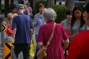 Jumlah warga Singapura berusia 80 tahun dan ke atas juga meningkat kepada 152,000 orang pada 2026, berbanding 145,000 orang pada 2025.