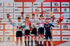 Atlet basikal bukit (MTB) Singapura, Riyadh Hakim Lukman (dua dari kiri), menangi pingat perak dalam Piala Dunia Eliminator MTB Kesatuan Berbasikal Antarabangsa (UCI) Palangkaraya di Indonesia pada 19 Mei.