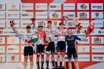 Atlet basikal bukit (MTB) Singapura, Riyadh Hakim Lukman (dua dari kiri), menangi pingat perak dalam Piala Dunia Eliminator MTB Kesatuan Berbasikal Antarabangsa (UCI) Palangkaraya di Indonesia pada 19 Mei.