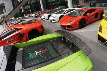 TINGKAT KESEDARAN: Acara Brainy Car Rally kembali selepas empat tahun tidak diadakan dan menawarkan para pesakit tumor otak dengan peluang menaiki 16 kereta Lamborghini. - Foto INSTAGRAM BRAINTUMOURSOCIETYSG