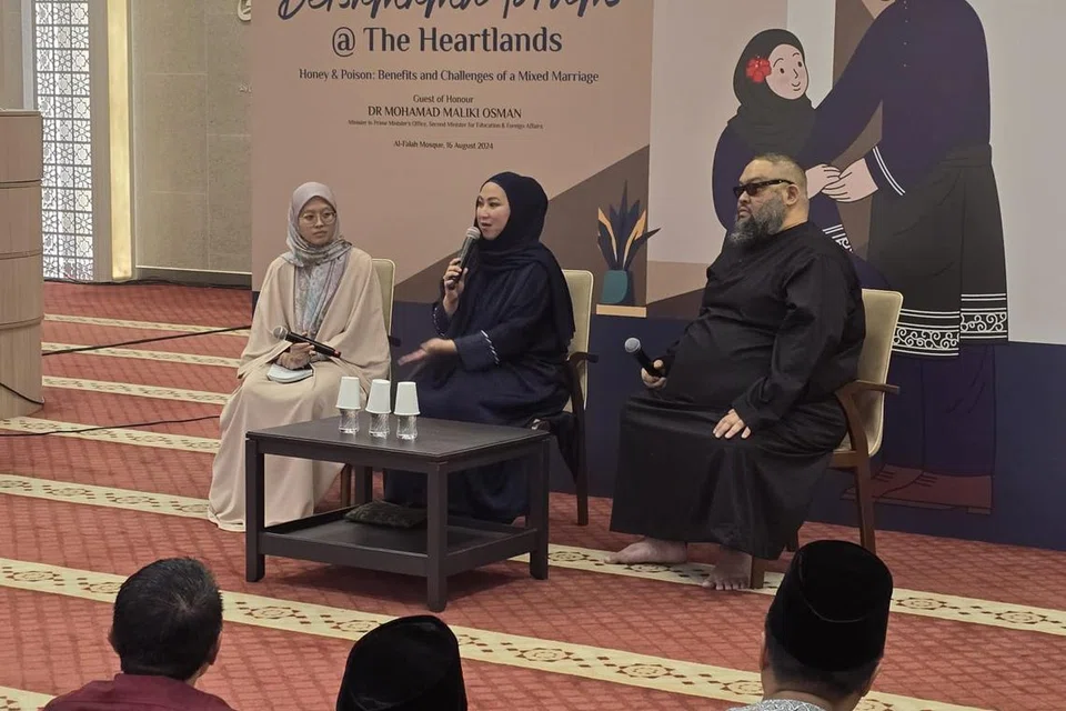 Satu sesi perkongsian oleh pasangan selebriti Sheikh Haikel (kanan) dan Anna Belle Seri Ayu Francis (tengah) turut diadakan dalam forum tersebut. 