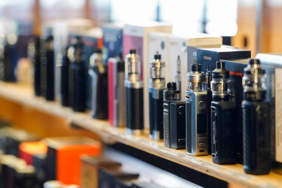 IMPORT DIHARAMKAN: Mulai Januari 2024, Australia haramkan import ‘vape’ pakai buang bagi mengekang tabiat menghisap ‘vape’ terutama di kalangan remaja. Gambar fail ‘vape’ dirakam pada Mei 2023 di sebuah kedai di Melbourne, Australia.