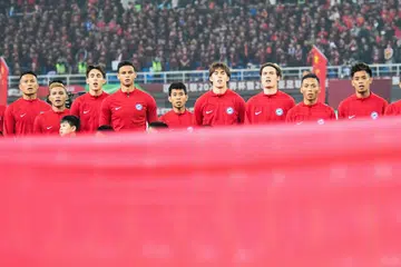 Pasukan nombor ke-156 dunia, Singapura, seri 2-2 dengan China, yang menduduki ranking ke-88 dunia, dalam perlawanan kelayakan Piala Dunia 2026 pada 26 Mac di Stadium Negara tetapi  tewas 1-4 dalam perlawanan kedua di Tianjin lima hari kemudian.