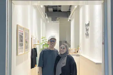 Encik Adhwa Hasif bersama isterinya, Cik Shida, berjaya menjalankan peralihan perniagaan dari rumah (HBB) mereka, Ground Floor Coffee, dari Pasir Ris ke kedai fizikal di East Village. 