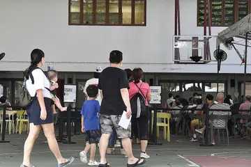 VAKSINASI: Mulai 25 Oktober, kanak-kanak berusia enam bulan hingga empat tahun boleh mendapatkan vaksinasi asas menggunakan vaksin Moderna/Spikevax.- Foto fail