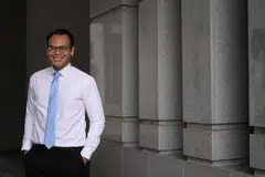 BARU DILANTIK: Dr Faisal Johandi berharap dengan kepakaran dan pengalamannya sebagai doktor, beliau dapat mendorong masyarakat mengamalkan gaya hidup sihat.