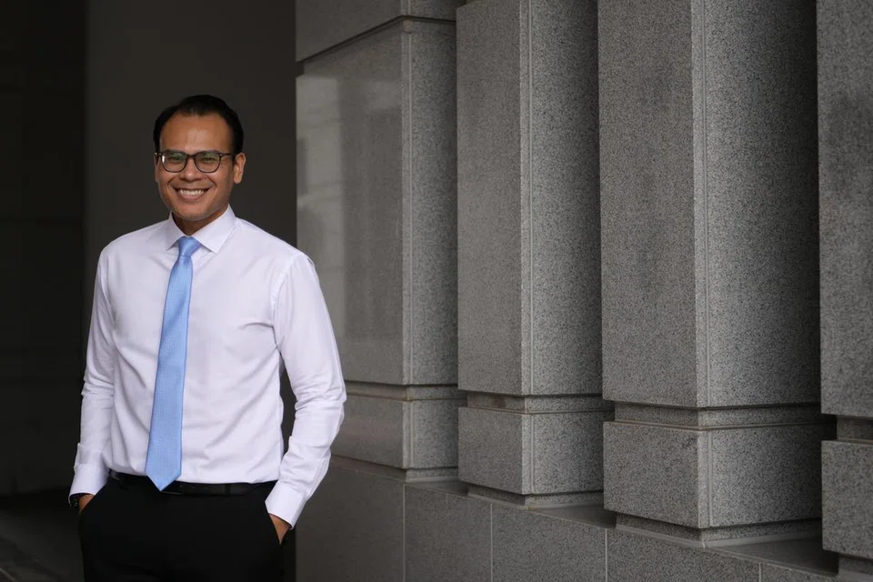 BARU DILANTIK: Dr Faisal Johandi berharap dengan kepakaran dan pengalamannya sebagai doktor, beliau dapat mendorong masyarakat mengamalkan gaya hidup sihat.