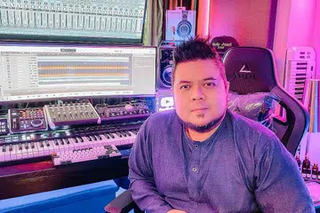 RUDY JAMIL: Mengusulkan idea video sanjungan buat Zaleha Hamid agar generasi muda dapat menghargai irama dangdut. - Foto HASAN HAMID/SANBAH PIX MOTION 