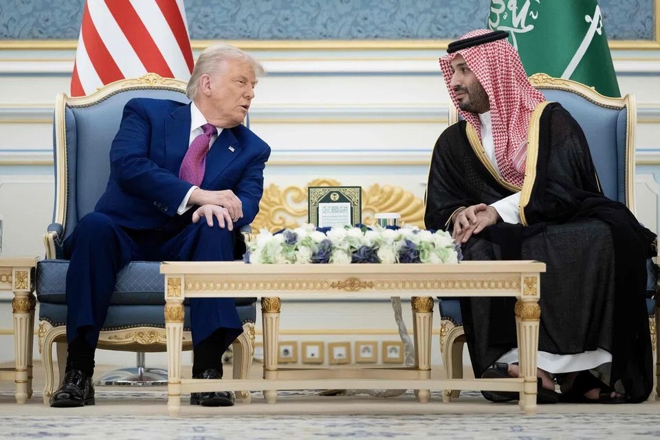Presiden Amerika Syarikat, Encik Donald Trump (kiri), dan Putera Mahkota Arab Saudi Mohammed bin Salman, semasa pertemuan di Riyadh pada 13 Mei 2025. Raja Salman dijadual bertemu Encik Trump di Washington pada 18 November.