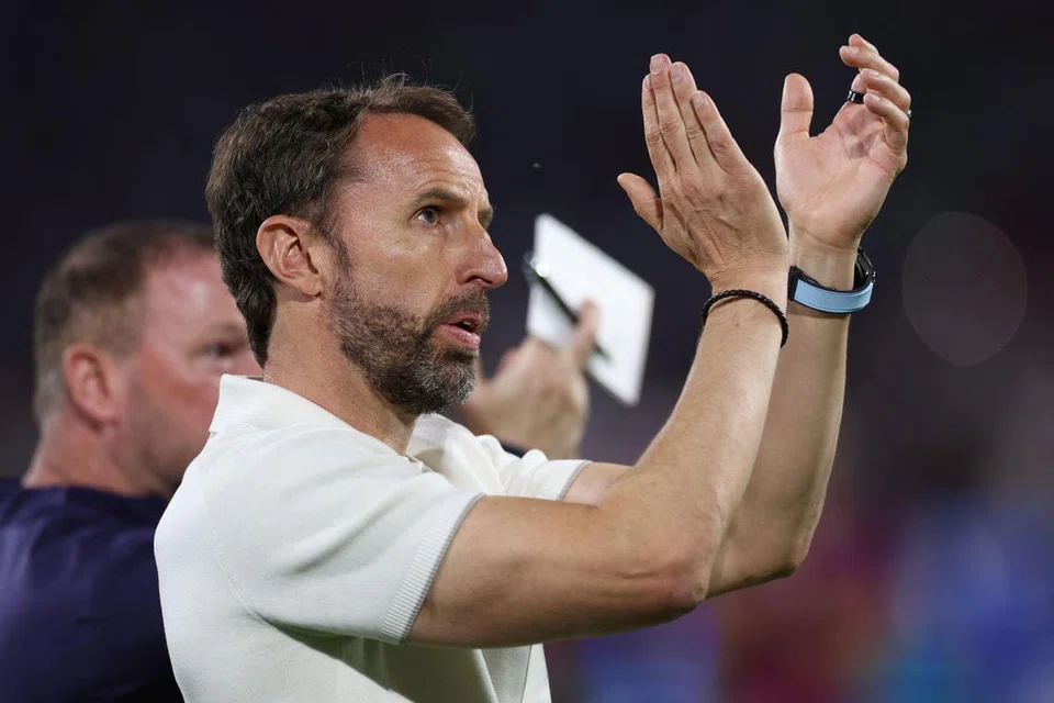 Pengurus England, Gareth Southgate, meminta penyokong England untuk berada di belakang pasukannya selepas keputusan kurang memberangsangkan dengan Slovenia pada 25 Jun.