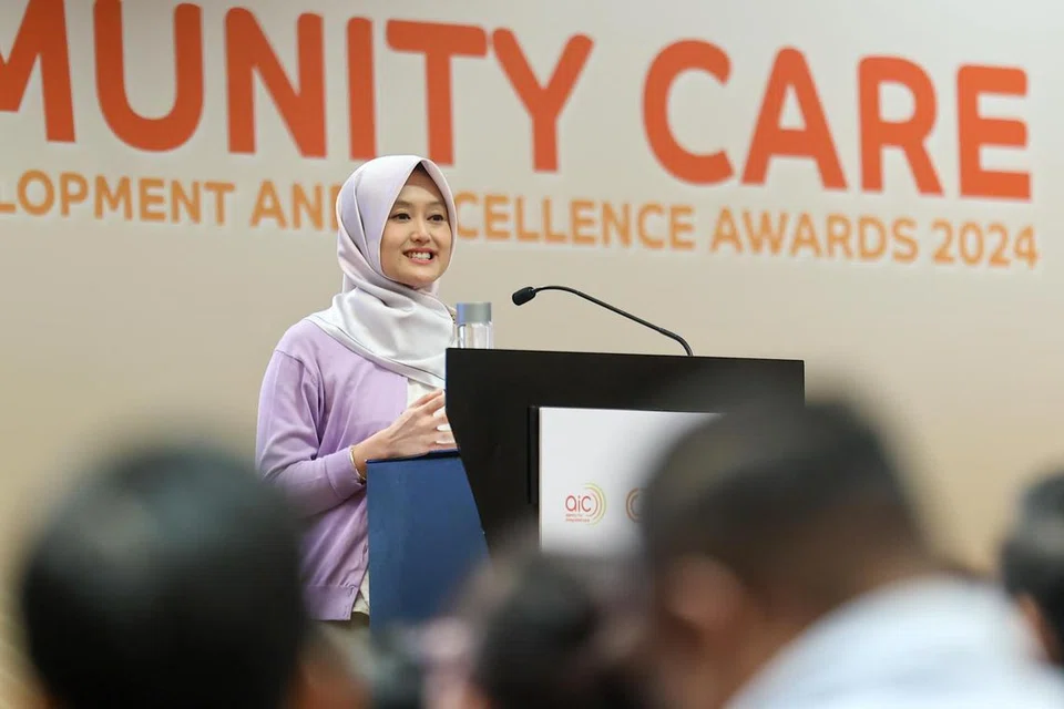 Menteri Negara (Penerangan dan Pembangunan Digital merangkap Kesihatan), Cik Rahayu Mahzam, di majlis Anugerah Pembangunan Tenaga Manusia Penjagaan Masyarakat dan Anugerah Kecemerlangan 2024 pada 2 Oktober. 