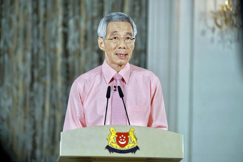 BERI JAMINAN: Perdana Menteri, Encik Lee Hsien Loong, merakamkan penghargaan kepada pekerja asing di sini telah telah bertungkus-lumus membangunkan negara ini, dan memberi komitmen "untuk bekerja bersama mereka, terutamanya yang menginap di dormitori, agar mereka dapat mengharungi tempoh sukar ini"