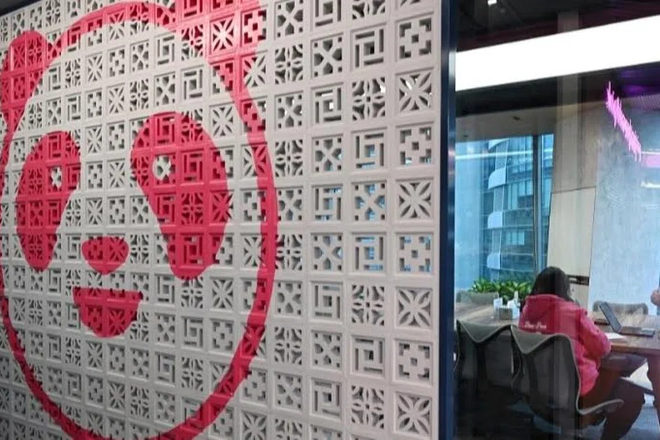 Badan pemantau telah memberi amaran kepada Foodpanda kerana keluarkan iklan yang tidak layak dan mengelirukan.