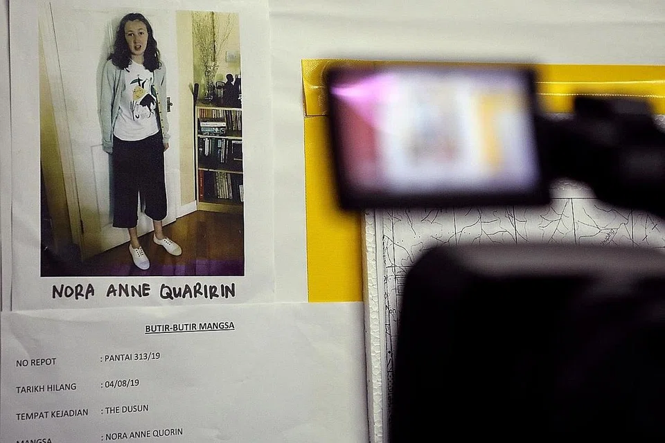 DITEMUI: Mayat yang dipercayai remaja Ireland Nora Anne Quoirin (atas) di masukkan ke ambulans di Seremban, kelmarin. - Foto REUTERS