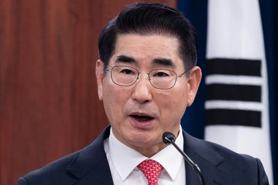 Waran tangkap rasmi telah dikeluarkan pada lewat 10 Disember terhadap mantan Menteri Pertahanan Korea, Encik Kim Yong-hyun, yang telah ditahan pada hari yang sama.
