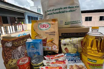 Barangan dapur yang dibungkus dalam hamper untuk pra-Ramadan yang diagihkan kepada 700 keluarga berpendapatan rendah pada 2024.