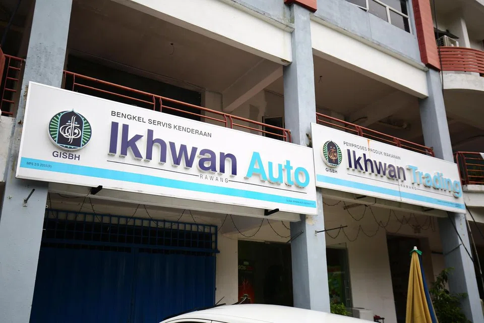 Global Ikhwan Service and Business Holdings (GISBH) memiliki banyak rangkaian perniagaan, antaranya Ikhwan Auto dan Ikhwan Trading.