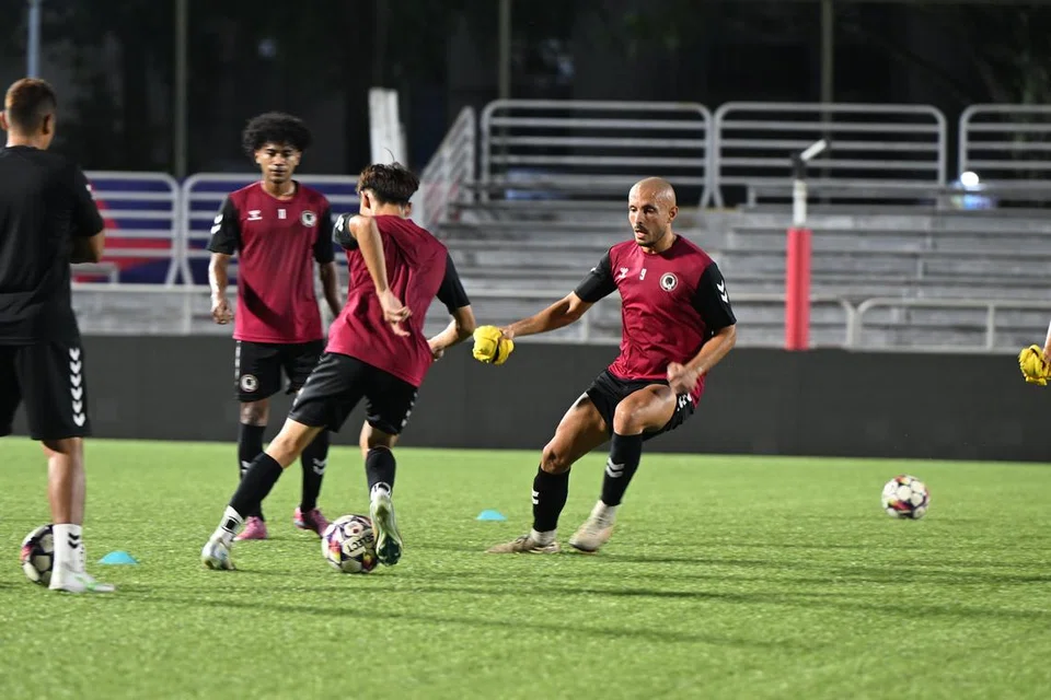 Pemain asing terbaru Tanjong Pagar United, penyerang asal Sepanyol, Youssef Ezzejjari (jersi nombor 9).