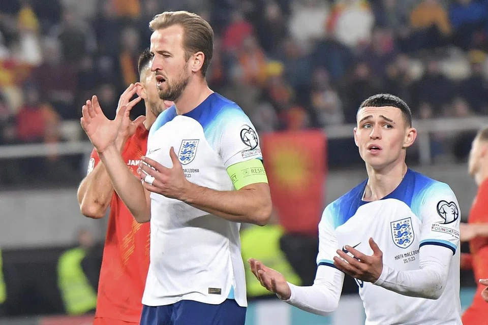 KURANG ANCAMAN: Penyerang England, Harry Kane (kiri) dan pemain sayap England, Phil Foden (kanan) mengakhiri kempen kelayakan mereka dengan kuputusan mengecewakan, seri 1-1 bersama Macedonia Utara. 