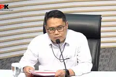 Ttimbalan penguatkuasa Suruhanjaya Pemberantasan Korupsi (KPK), Encik Asep Guntur Rahayu,  mengumumkan pertuduhann terhadap Bupati Cilacap kerana didakwa memeras ugut sebanyak Rp 610 juta  daripada 47 agensi wilayah dan syarikat milik daerah..