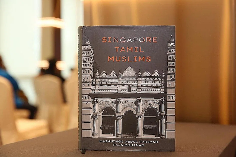 CONTOH HARMONI: Encik Raja Mohamad dan Encik A.R. Mashuthoo, penulis buku 'Singapore Tamil Muslims', memaparkan satu contoh ruang bersama fizikal dalam buku mereka - Masjid Moulana Mohamad Ali - yang dibina pada 1950-an di sekitar Raffles Place dan Market Street dan kemudian berpindah ke besmen bangunan UOB setelah bank itu memperoleh tanah di tapak masjid tersebut.
