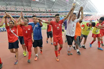 DETIK MANIS: Anggota pasukan bola sepak Palsi Serebral (CP) Singapura meraikan kemenangan merangkul gangsa selepas mengatasi Malaysia 2-1 dalam Sukan Para Asean di Stadium Negara pada 9 Disember 2015. - Foto THE STRAITS TIMES
