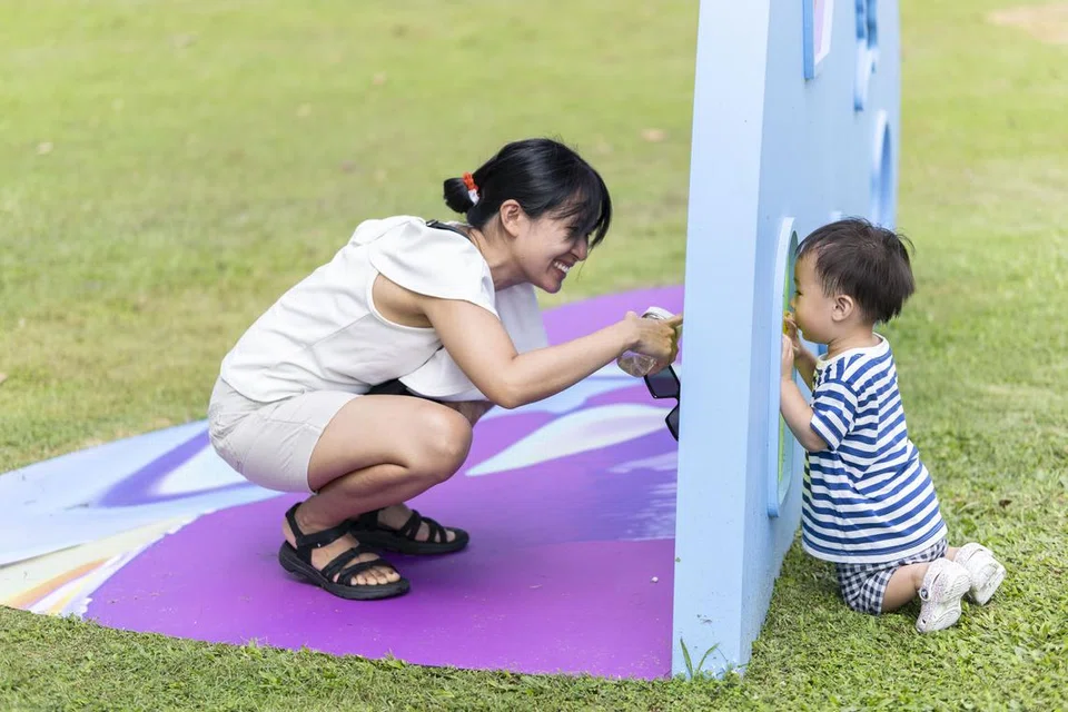 Seni pemasangan, ‘Siding Spring and Plains of Notation’, di Muzium Tamadun Asia (ACM) menjemput anda mengesan corak, merenung melalui portal dan mencipta bunyi sambil bergerak antara bentuk, meneroka sambil bermain.
