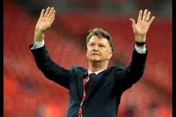 Dua hari selepas menjulang Piala FA, Louis van Gaal, dipecat kelab Manchester United.