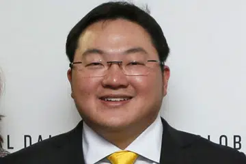 DIBURU: Low Teak Jho atau Jho Low semalam gagal hadir untuk menghadapi tujuh pertuduhan pengubahan wang haram berkaitan syarikat pelaburan kerajaan 1Malaysia Development Berhad (1MDB). - Foto fail