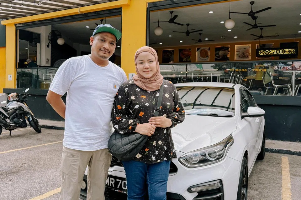Cik Nurshakina Dolpatah yang memasuki Johor Bahru bersama suaminya, Encik Muhammad Amirul Azman, berkata proses pengesanan Permit Masuk Kenderaan (VEP) dan imigresen bagi kereta mereka berjalan dengan lancar.