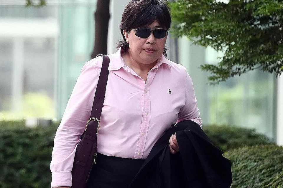 TARIK BALIK PERMINTAAN UNTUK KELUAR NEGARA: Phoon Chiu Yoke ke mahkamah semalam apabila permohonannya dibantah oleh mahkamah. - Foto BH oleh KELVIN CHNG