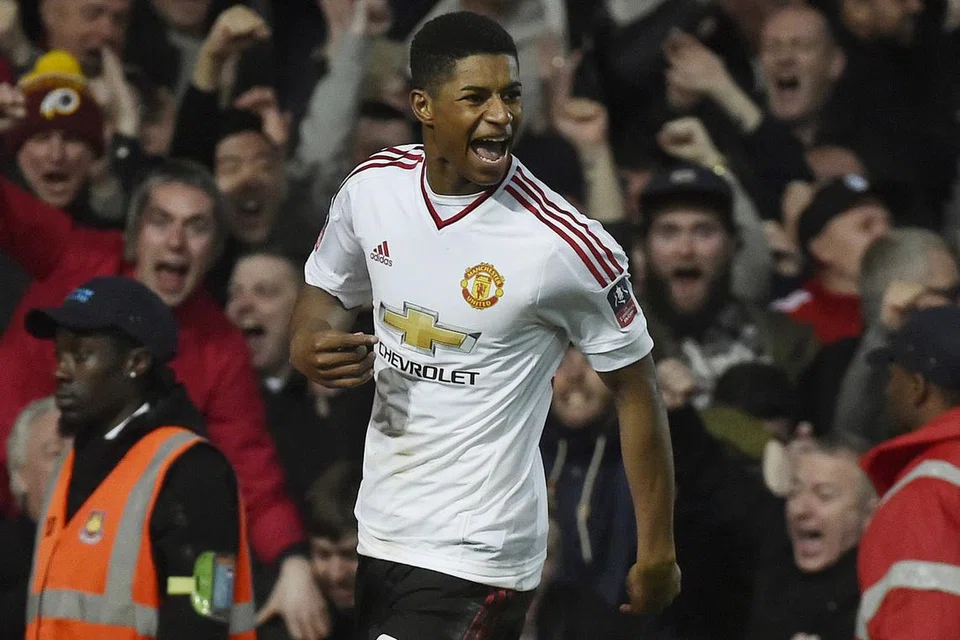 BAKAT MUDA: Marcus Rashford meraikan gol pertama yang dijaringkannya di Upton Park semalam. - Foto REUTERS