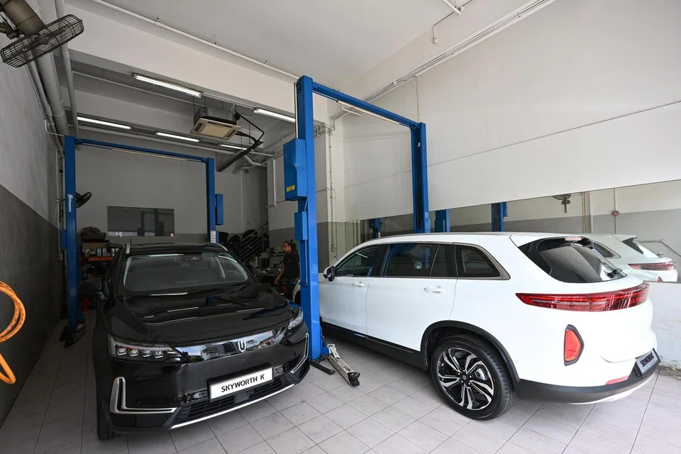 Sebuah bengkel yang mengendalikan persediaan, pembaikan, dan penyelenggaraan kenderaan Skyworth juga terletak dalam kawasan yang sama.