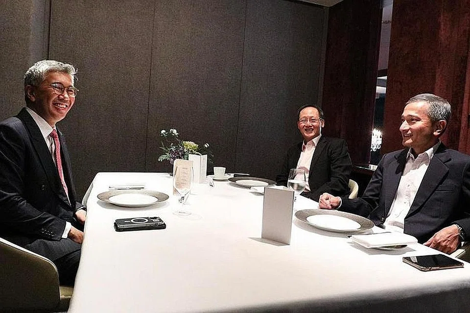 TUKAR PANDANGAN: (Dari kiri) Tengku Zafrul turut bertemu Dr Tan See Leng dan Dr Vivian Balakrishnan. - Foto FACEBOOK VIVIAN BALAKRISHNAN