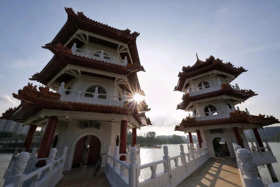 Pagoda kembar di Taman Cina.