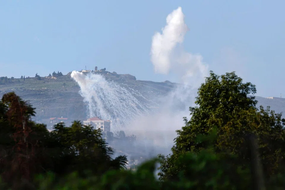 SERANGAN DEKAT SEMPADAN: Asap dilihat menerawang di ruang udara di kampung Adayseh dekat sempadan Lebanon dengan Israel, selepas tentera Israel melancarkan pengeboman di kawasan itu pada 14 Januari.