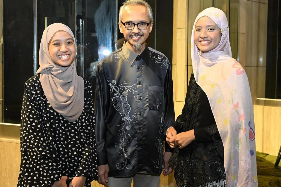 projek dian, hashim yusof, Nur Afiah Hashim, Nur Izzah Hashim 