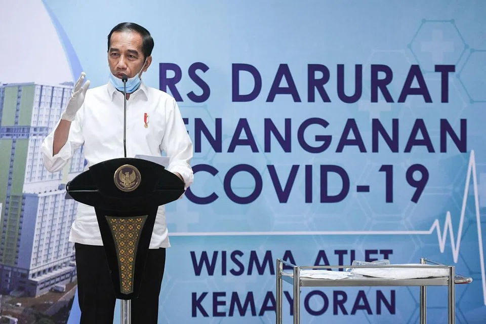 BENCANA NASIONAL: Presiden Joko Widodo berpertintah bahawa semua usaha bagi menangani wabak koronavirus harus diterajui Pasukan Bertugas Covid-10. - FOTO: AFP 