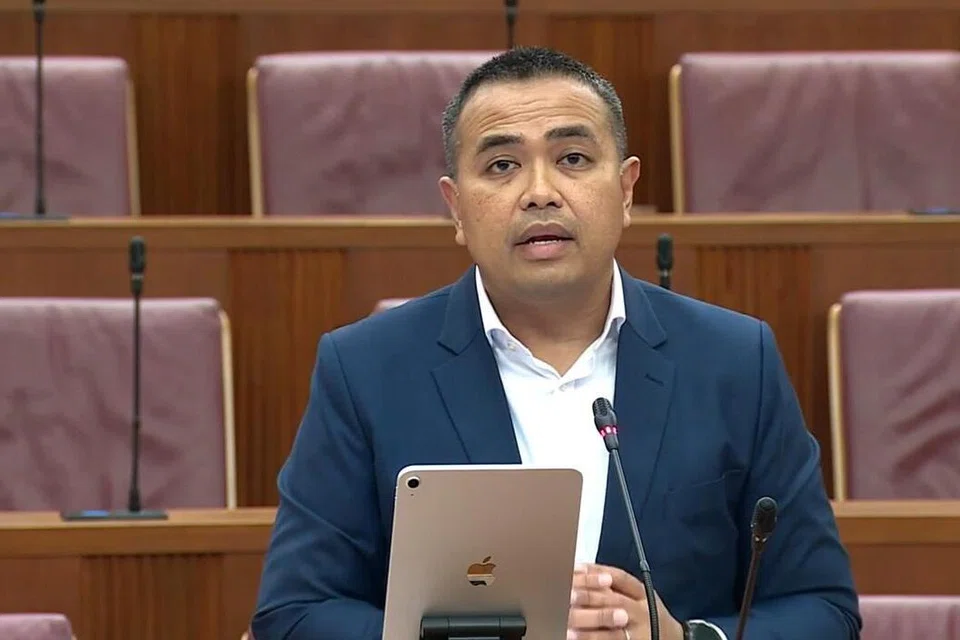 perundangan baharu bagi mengawal selia penggunaan kenderaan berautonomi (AV) di jalan raya pada 2027, Menteri Negara (Pengangkutan merangkap Kebudayaan, Masyarakat dan Belia), Encik Baey Yam Keng.