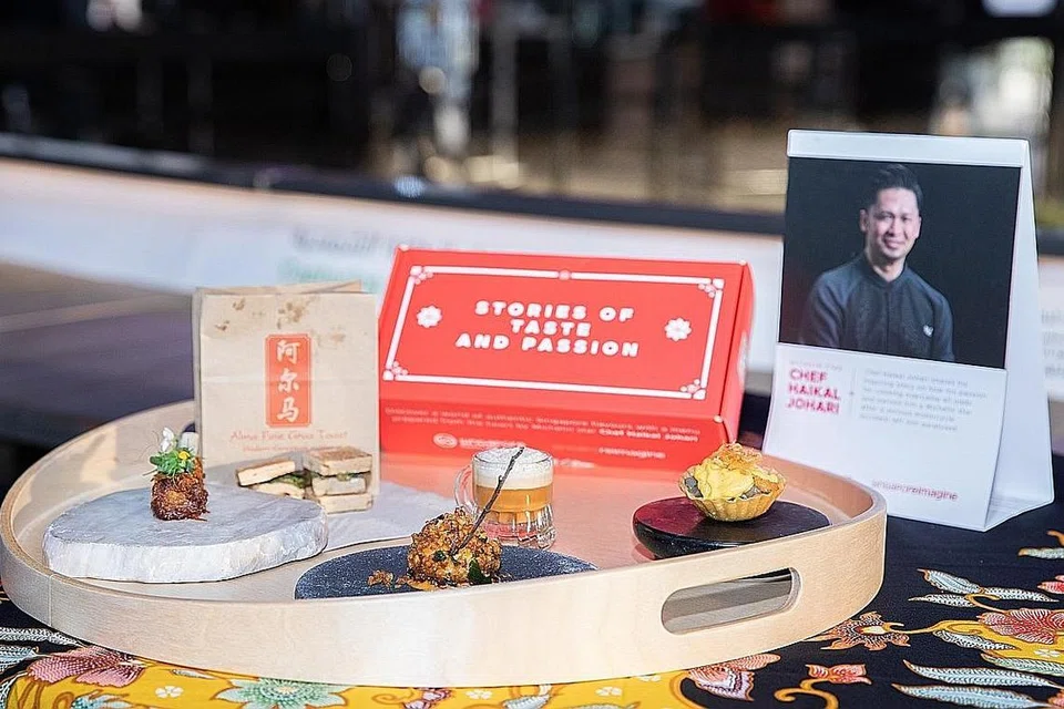 MENU SEGAR: Cef Haikal telah menyiapkan menu berkonsep "Singapura-Moden" atau singkatannya "mod-sin", yang memberi suntikan segar kepada makanan yang dikenali ramai di Singapura. - Foto PAVILION SINGAPURA DI EXPO DUBAI 2020